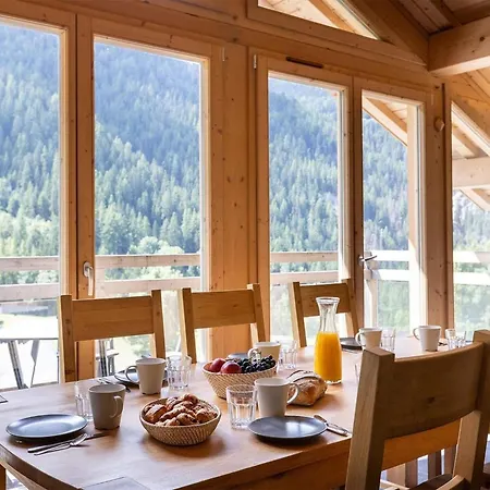 Chalet Over 2 Floors With Mountain Views Chalet